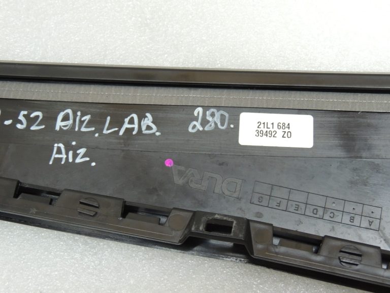 VW Sharan 7N Aizmugurējā labā durvju paneļa vāks 7N0839904C