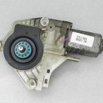 VW Sharan 7N Logu regulatora motors priekšējais labais 8K0959801B