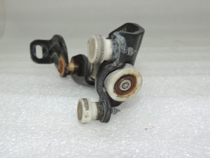 VW Sharan 7N Rullīšu vadotne bīdāmajām durvīm pa labi 7N0843336H