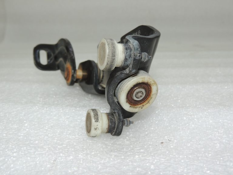 VW Sharan 7N Rullīšu vadotne bīdāmajām durvīm pa labi 7N0843336H