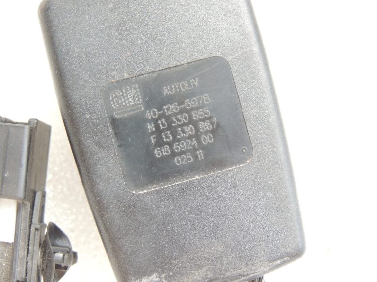 Opel Astra J Drošības jostas sprādze priekšējā labajā pusē 13368931 13330867 13368931