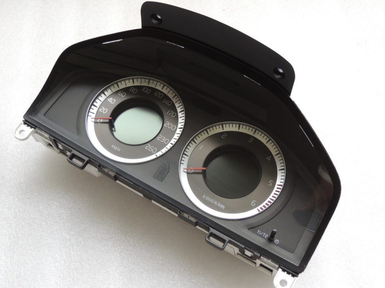Volvo V60 I Instrumentu klastera spidometrs 36002600 30786145