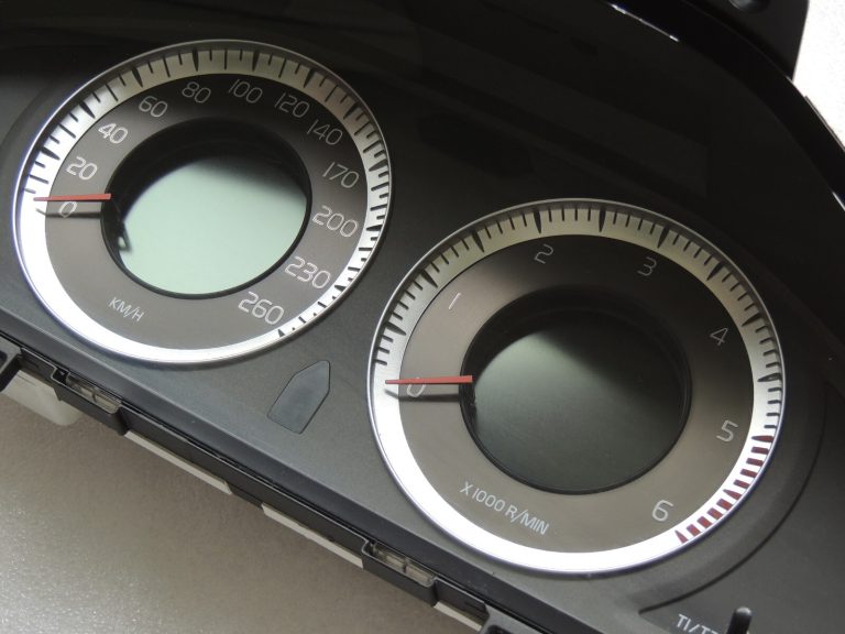 Volvo V60 I Instrumentu klastera spidometrs 36002600 30786145
