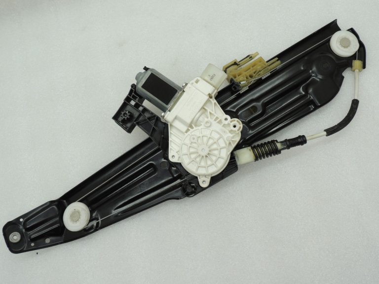 BMW 5. sērijas F10 F11 F18 oriģinālais aizmugurējā loga regulators labajā pusē ar motoru 51357182614