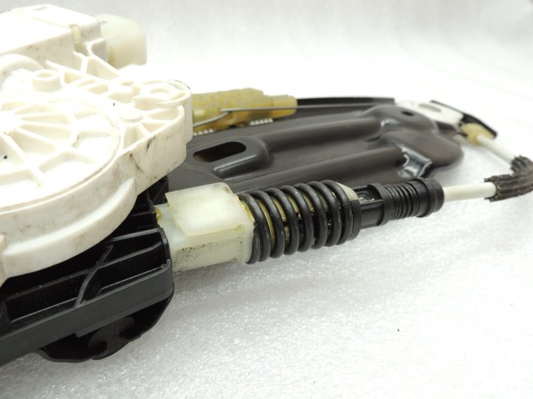 BMW 5. sērijas F10 F11 F18 oriģinālais aizmugurējā loga regulators labajā pusē ar motoru 51357182614