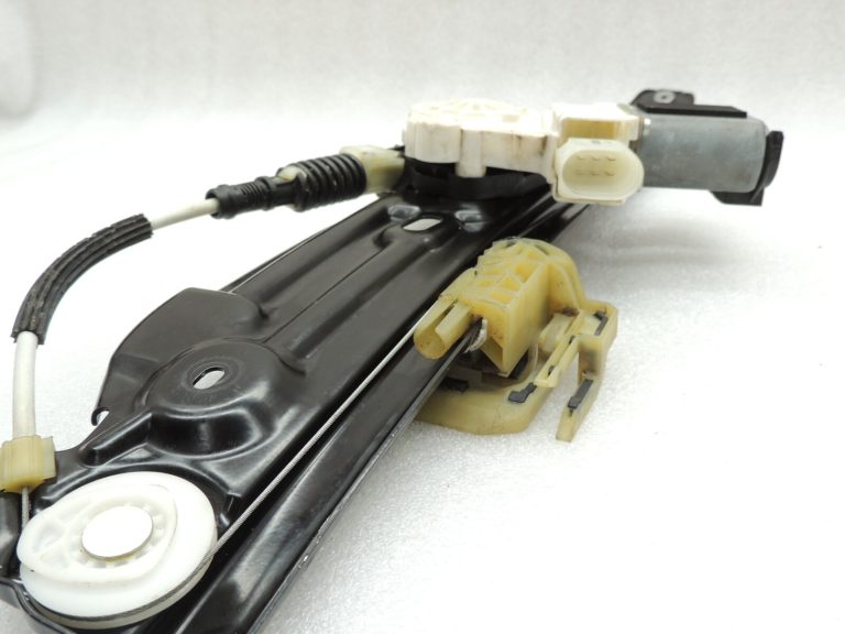 BMW 5. sērijas F10 F11 F18 oriģinālais aizmugurējā loga regulators labajā pusē ar motoru 51357182614