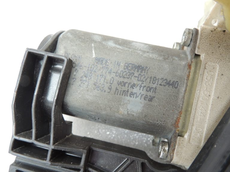 BMW 5. sērijas F10 F11 F18 oriģinālais aizmugurējā kreisā loga regulators ar motoru 51357182613