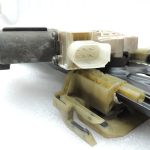 BMW 5. sērijas F10 F11 F18 oriģinālais aizmugurējā kreisā loga regulators ar motoru 51357182613