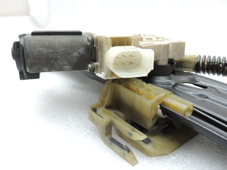 BMW 5. sērijas F10 F11 F18 oriģinālais aizmugurējā kreisā loga regulators ar motoru 51357182613