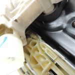 BMW 5. sērijas F10 F11 F18 oriģinālais aizmugurējā kreisā loga regulators ar motoru 51357182613