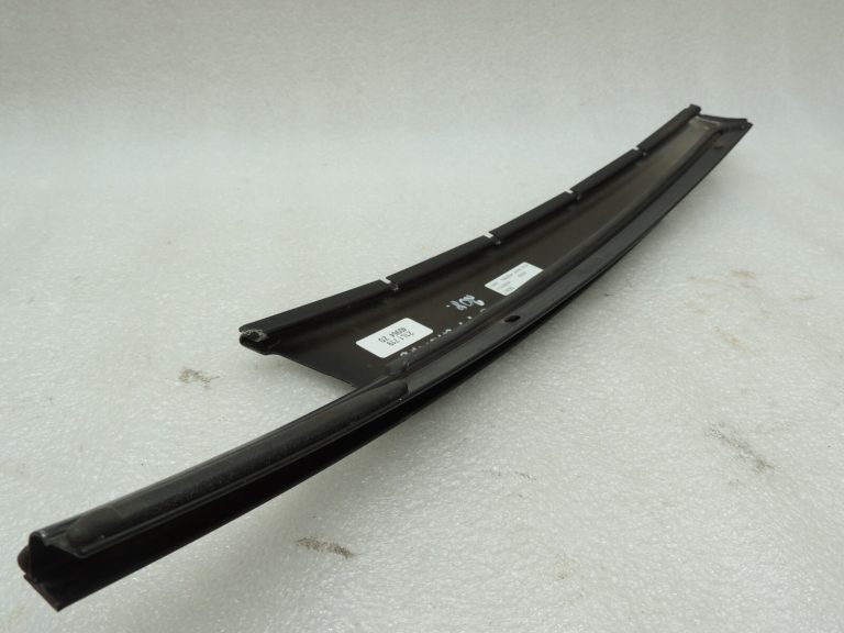 BMW 5. sērijas F10 panelis B statniņa durvju aizmugurējā labā 51335A50487