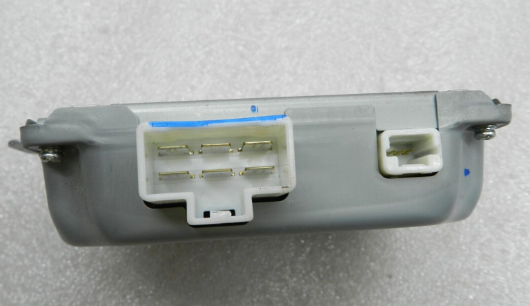 Nissan X-Trail Qashqai Renault oriģinālais sprieguma stabilizatora ECU vadības bloks