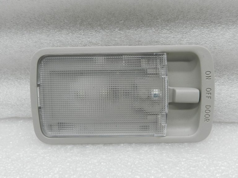 Nissan X-Trail oriģinālais salona apgaismojuma centrs 264103NA0A