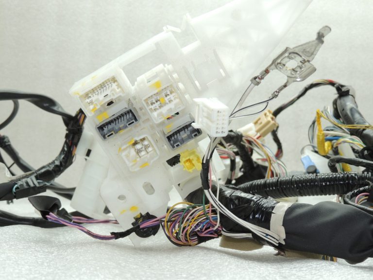 Toyota Avensis T27 paneļa vadu instalācija 8214605220 8214605T50