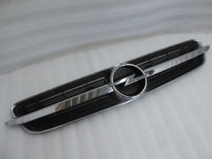 Opel Vectra C priekšējā režģa apšuvums radiatora režģa panelis 13106811