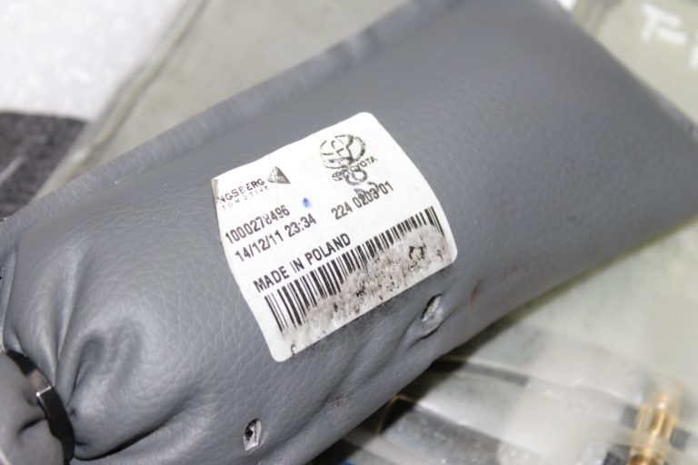 Toyota Avensis T27 Priekšējie kreisie sēdekļi Atzveltnes jostasvietas balsts 7276005011