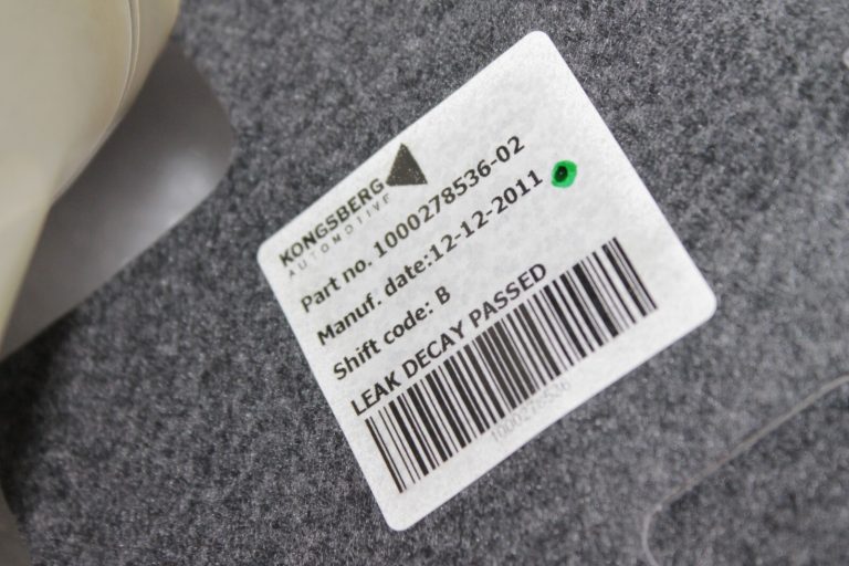 Toyota Avensis T27 Priekšējie kreisie sēdekļi Atzveltnes jostasvietas balsts 7276005011