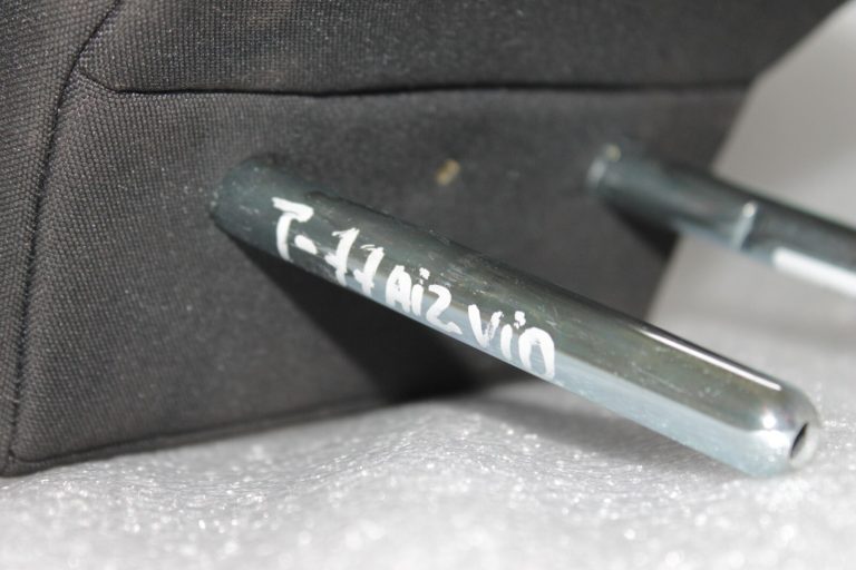Oriģināls Toyota Avensis T27 aizmugurējo sēdekļu galvas balstu centrālais audums FB20 7196005200C2