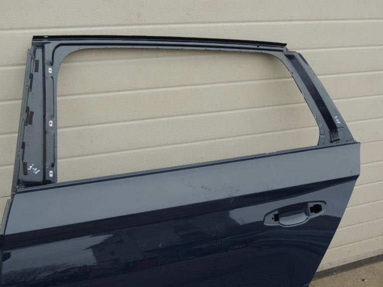Škoda Superb III B8 3V Kombi Aizmugures kreisās durvis Aizmugures kreisās durvis Krāsa LF5A Z5Z5