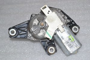 Renault Trafic III Aizmugurējā stikla tīrītāja motors Aizmugurējā stikla tīrītāja motors Kreisais Labais 7700311590