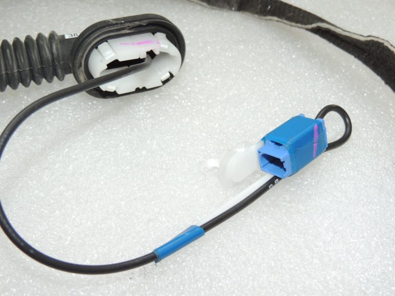 Toyota Yaris IV 1.5 HEV 68kW antenas vadu instalācija 861010DF10