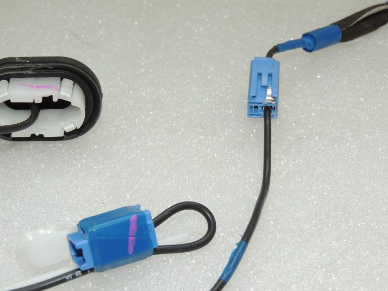 Toyota Yaris IV 1.5 HEV 68kW antenas vadu instalācija 861010DF10