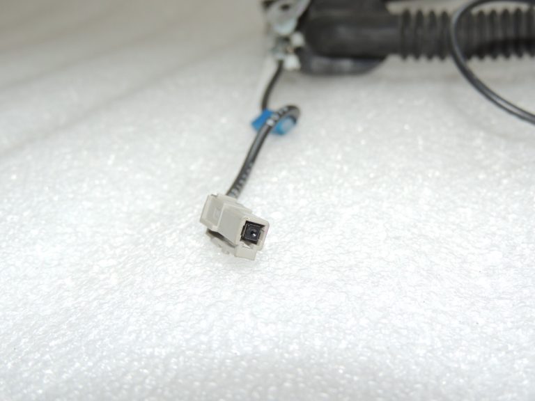 Toyota Yaris IV 1.5 HEV 68kW antenas vadu instalācija 861010DF10
