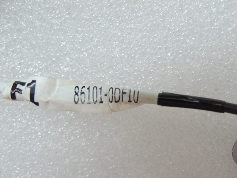 Toyota Yaris IV 1.5 HEV 68kW antenas vadu instalācija 861010DF10