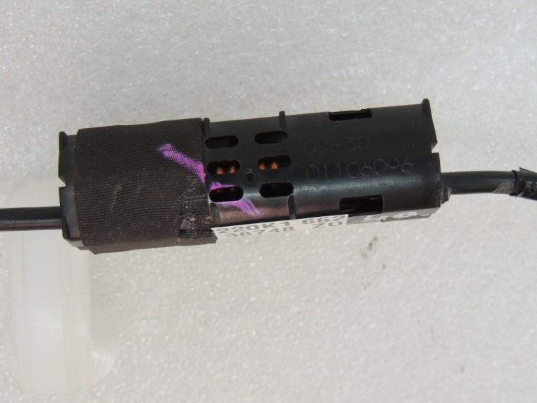 Toyota Yaris IV 1.5 HEV 68kW antenas kabelis 861010DF30