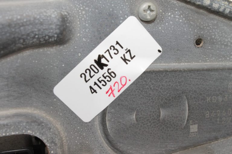 Oriģināls Mazda CX-5 KE Aizmugurējā vējstikla tīrītāja motors KD53-67-450, KD5367450