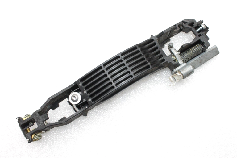 Oriģinālā Mazda CX-5 KE Aizmugurējā kreisā durvju roktura rāmis KD53-73-42XA, KD537342XA