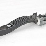 Oriģinālā Mazda CX-5 KE Aizmugurējā kreisā durvju roktura rāmis KD53-73-42XA, KD537342XA