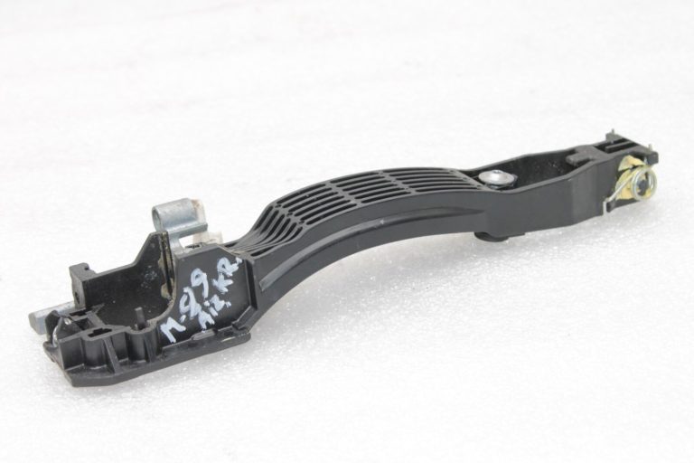 Oriģinālā Mazda CX-5 KE Aizmugurējā kreisā durvju roktura rāmis KD53-73-42XA, KD537342XA