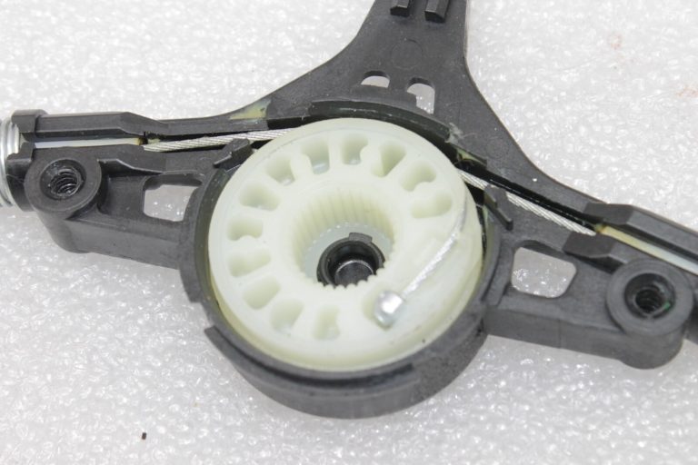 Oriģināls Mazda CX-5 KE Aizmugurējā labā loga regulators KD53-72-590, KD5372590