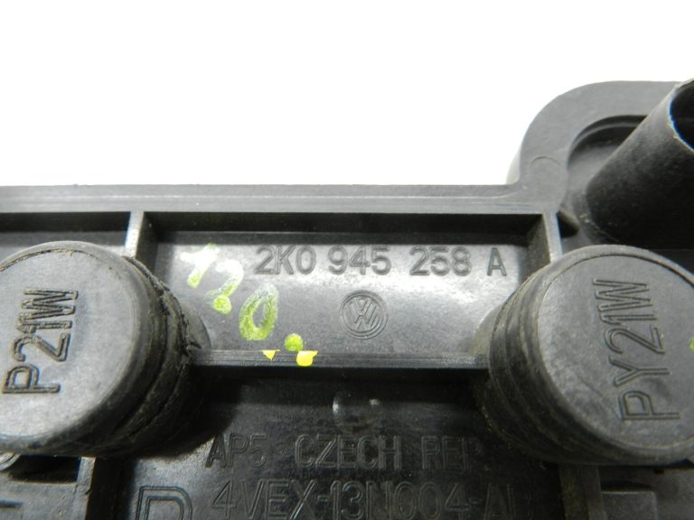 VW Caddy aizmugurējā labā luktura oriģinālais luktura turētājs