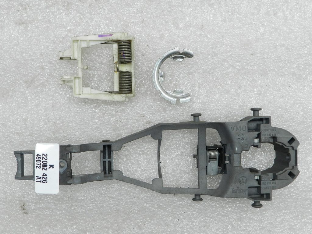 Skoda Fabia oriģinālais ārdurvju roktura turētājs 5J0837885B