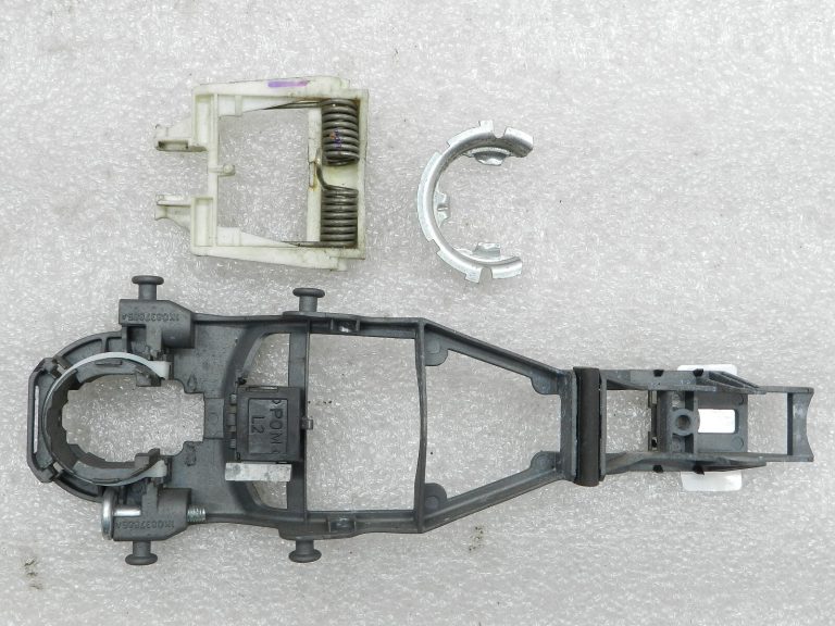 Skoda Fabia oriģinālais ārdurvju roktura turētājs 5J0837885B