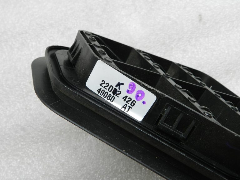 VW Tiguan oriģinālā virsbūves ventilācijas režģis pa labi