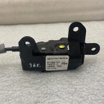 MINI COOPER R57 Bagāžnieka vāka slēdzene labajā pusē 51247195100 7195100