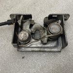 MINI COOPER R57 motora pārsega slēdzene motora pārsega aizdare labā kreisā 2753419