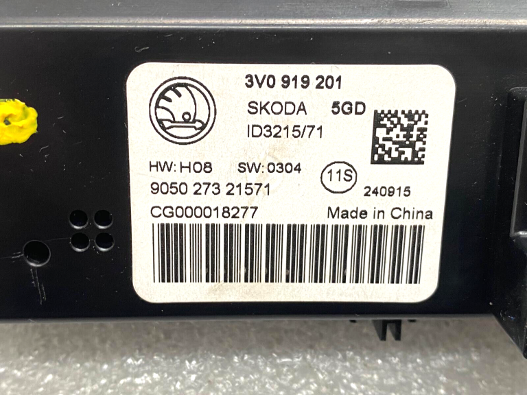 Skoda Superb III B8 3V aizmugurējās konsoles pulkstenis 3V0919201