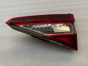 Skoda Superb III B8 3V Aizmugurējais lukturis Interjera aizmugurējā labā 3v9945308