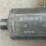 Škoda Superb 3V Audi VW sēdeklis Priekšējais labās puses loga regulatora motors 5Q095980802B