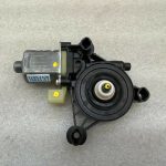Škoda Superb 3V Audi VW sēdekļa aizmugurējā labā stikla regulatora motors 5Q0959802A