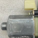 Škoda Superb 3V Audi VW sēdekļa aizmugurējā labā stikla regulatora motors 5Q0959802A