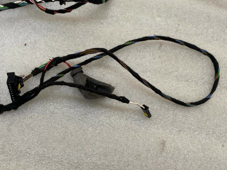 Skoda Superb III B8 3V elektroinstalācijas instalācija aizmugurējo labās puses durvju elektroinstalācijas instalācija 3V0971694A