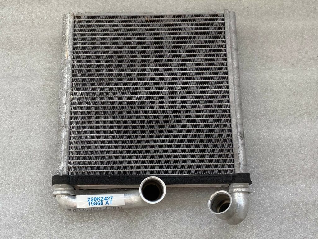 Škoda Superb III B8 3V Siltummaiņa sildīšanas radiators 5Q0819031A