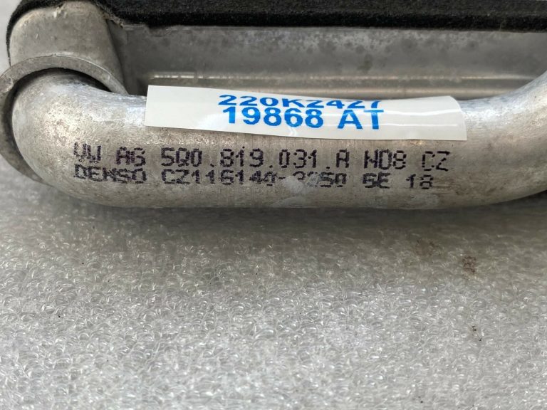Škoda Superb III B8 3V Siltummaiņa sildīšanas radiators 5Q0819031A