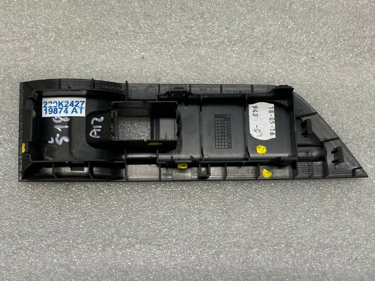 Škoda Superb III B8 loga pogas plastmasas vāciņš priekšējais labais 3V1867172
