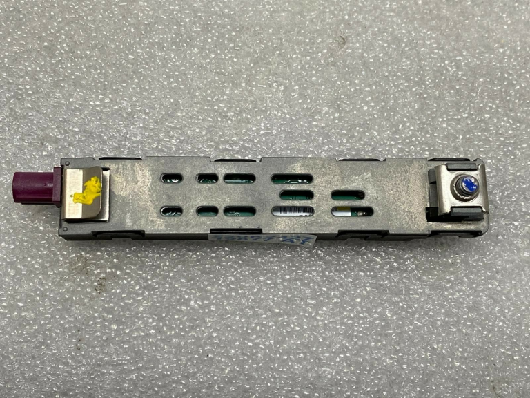 Škoda Superb III B8 3V Antenas pastiprinātājs Antenas radio FM labā 3V5035577A